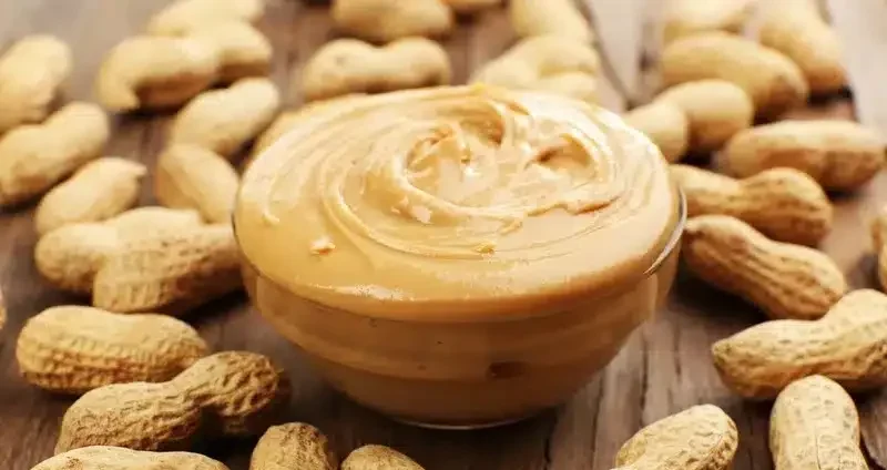 کره بادام زمینی در اسموتی پروتئینی و میان‌وعده سالم